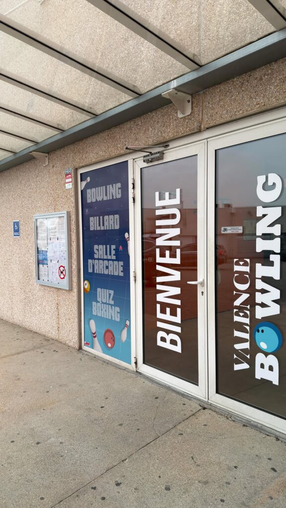 🎥 Aujourd’hui, on vous emmène à @valence_bowling 🎳 Au programme : •…