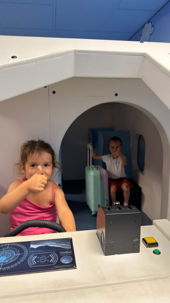 🎥 On a testé pour vous @kidyville_grenoble une activité pour les enfants…