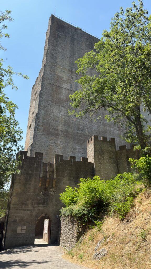 🏰 On pense tous connaître la Tour de Crest… mais saviez-vous que…